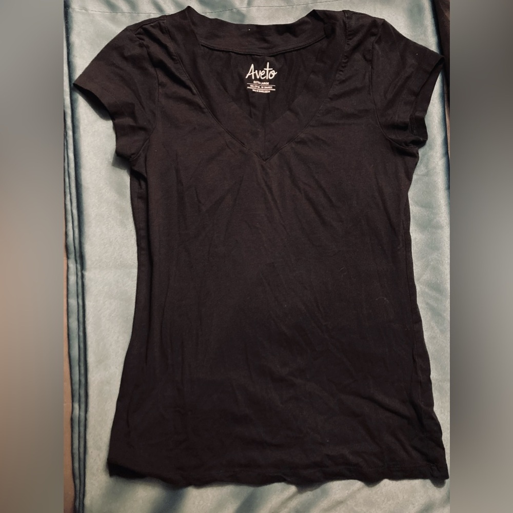 Aveto Black Short Sleeve V-neck T-shirt